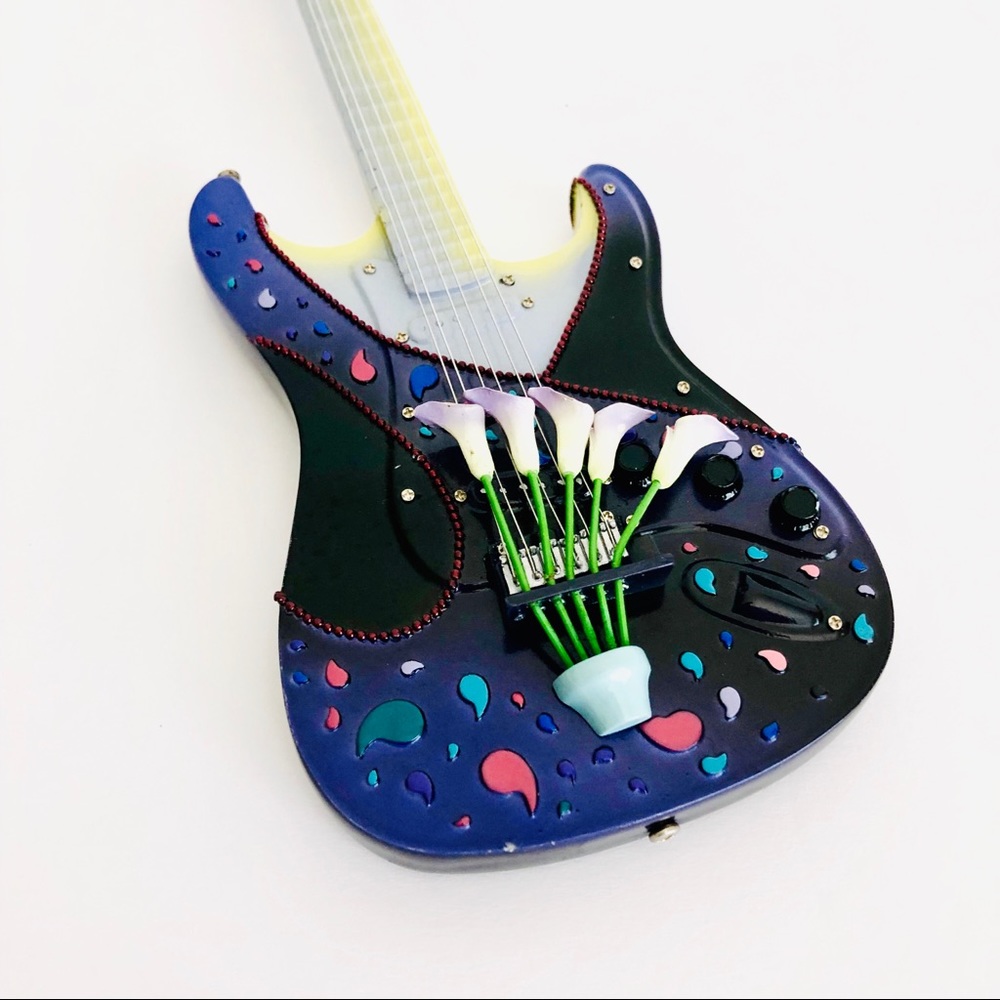 2004 United Way Services Guitar World Tour Fender